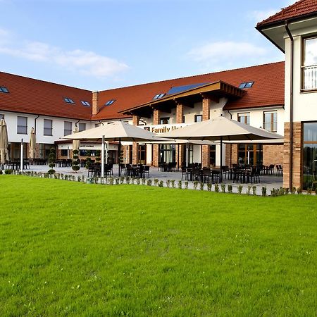 Family-Hotel Balástya Zewnętrze zdjęcie