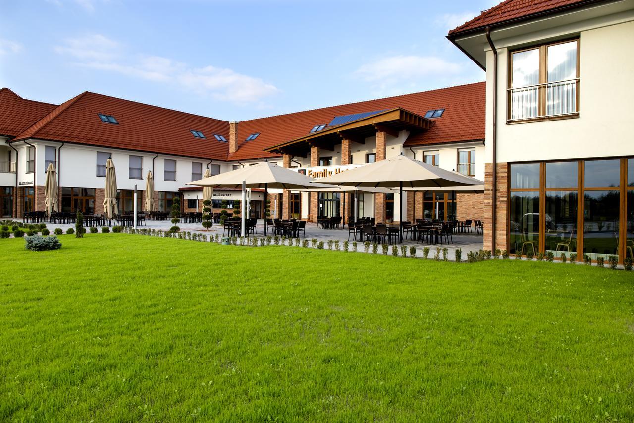 Family-Hotel Balástya Zewnętrze zdjęcie