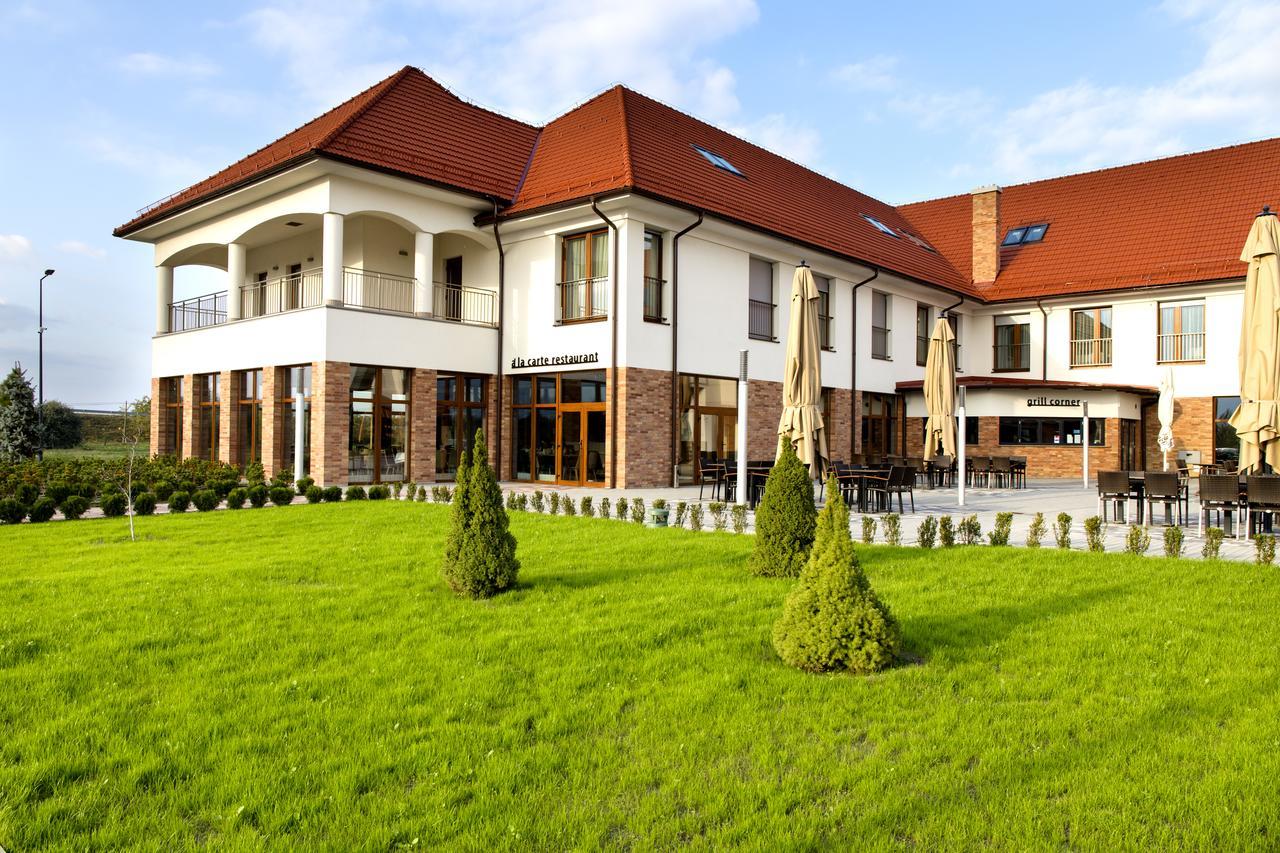 Family-Hotel Balástya Zewnętrze zdjęcie